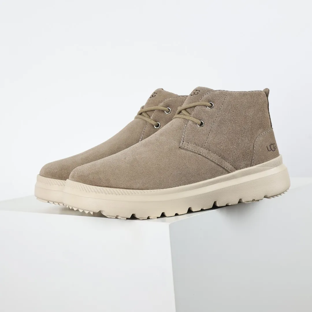 Pick up locally 💰500 Core recommended good price It is a very suitable choice for home furnishings. In the new year, uug launched a series of styles, which are partial to the preferences of young consumers and have also moved to the forefront of fashion trends. Shoe body material: water-repellent coated suede upper, 17 mm UGGPURE™ implantable wool insole, lightweight non-slip and comfortable rubber outsole, with brand LOGO and trademark, with full packaging Size: 40 41 42 43 44